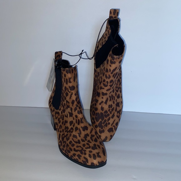 New With Tagns Animal Print Ankle boots size 9.5 - Picture 2 of 14
